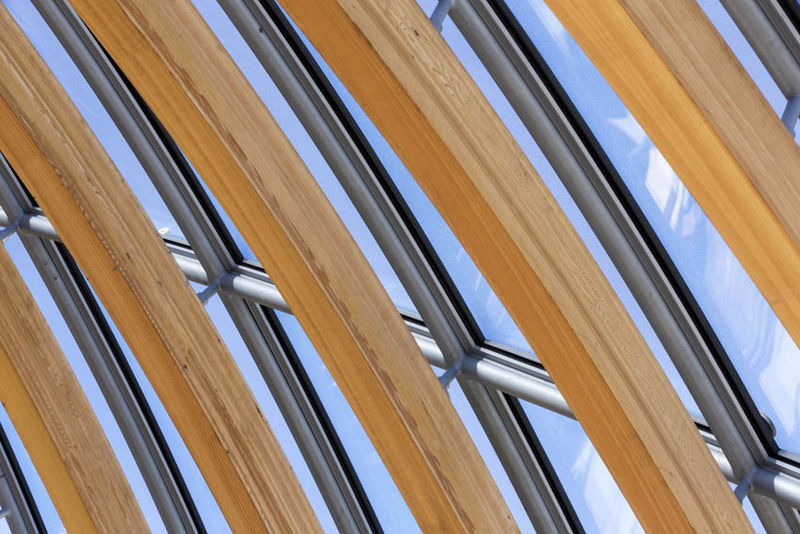 Illustration for article titled This Glistening Steel Armadillo Now Occupies Downtown Paris